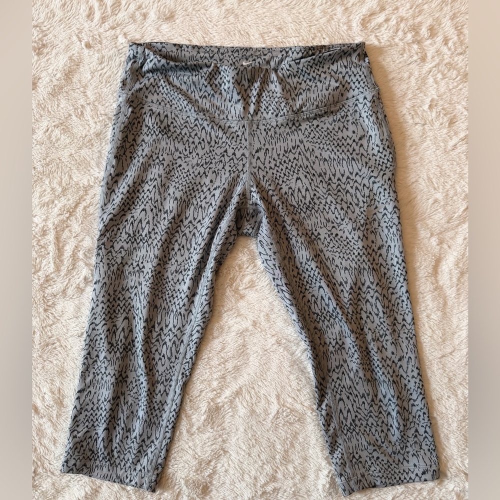 Nike Dri-FIT Epic Lux Printed Crop Leggings Grey Black Size M
